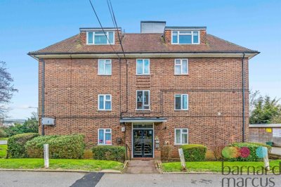 Property on High Road, N12 0AU