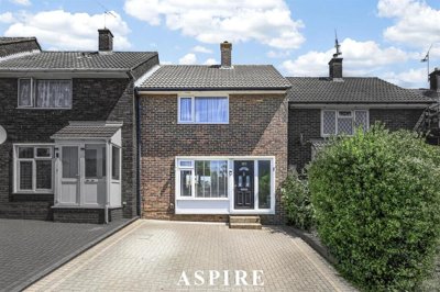 Property on The Knares, SS16 5SS