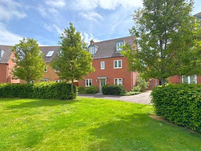 Property on Cestrum Crescent, WR11 3EG