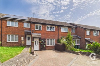 Property on Woodwards, RH11 9PJ