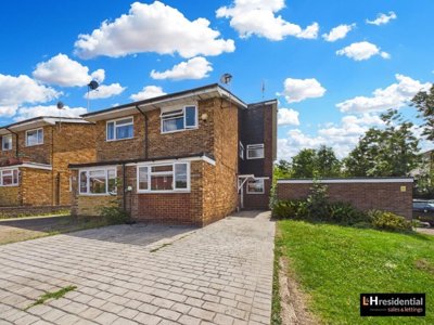 Property on Kingsley Avenue, WD6 4LY