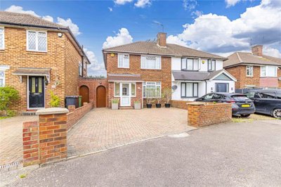 Property on Featherstone Gardens, WD6 2LW