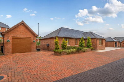 Property on Llys Melyn, SY16 3EE