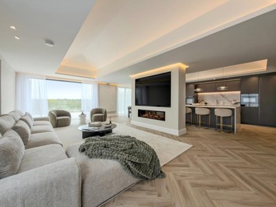 Property on Hedgerow Lane, EN5 3DT