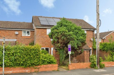 Property on GU4 8LW