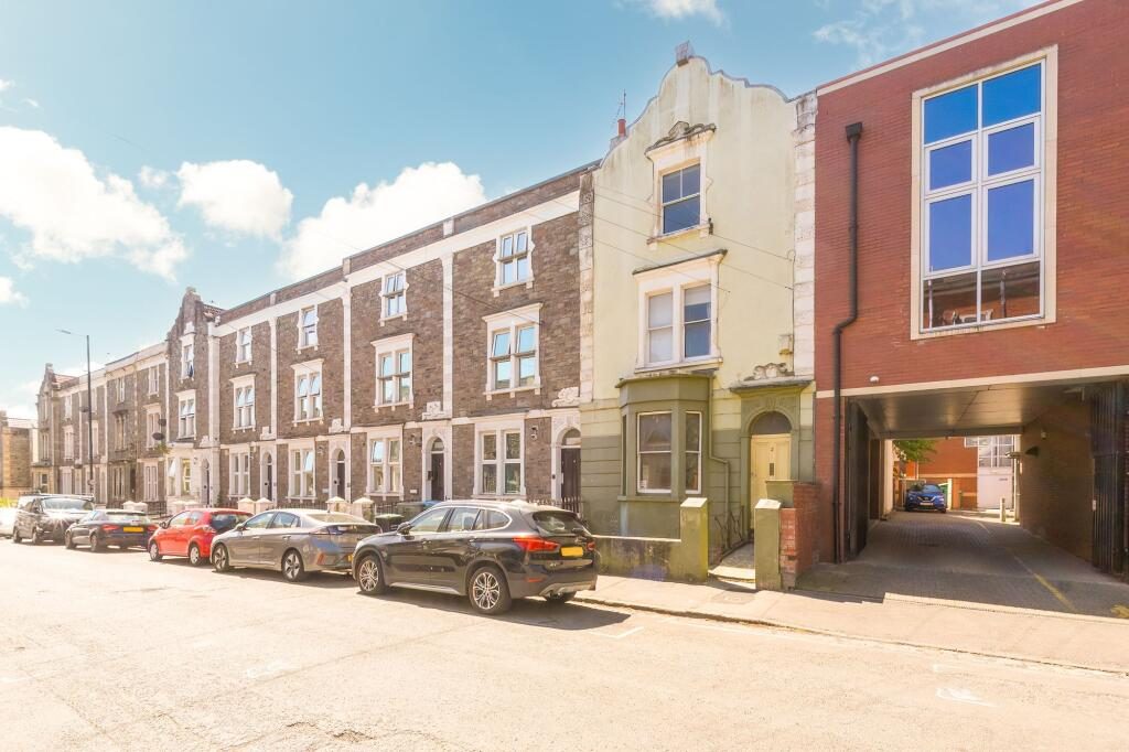 Property main image