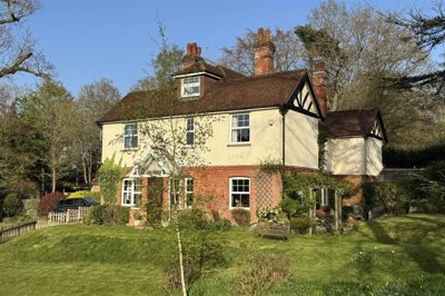 Property on Petworth Road, GU8 5SW