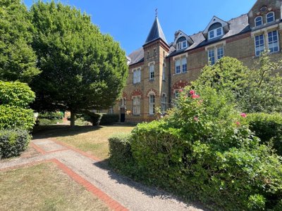 Property on Aston Close, WD24 4RS