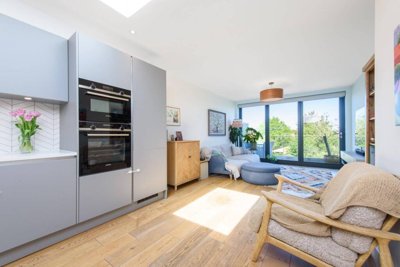 Property on Woodhouse Road, N12 9ET
