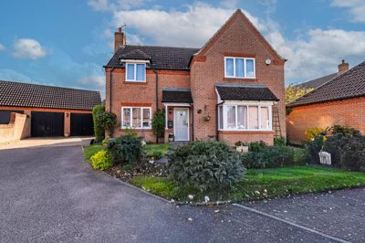 Property on Larkfields, NG24 4NW