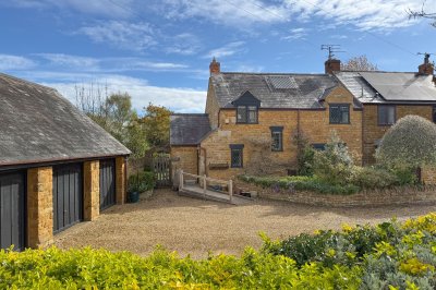 Property on Gullicote Lane, OX17 1GY