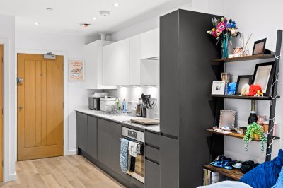 Property on GU21 5FY