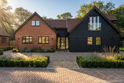 Property on RH12 4RW