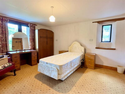 Property on PL30 3PB