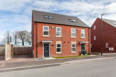 Property on Boundary Way, S44 5FQ