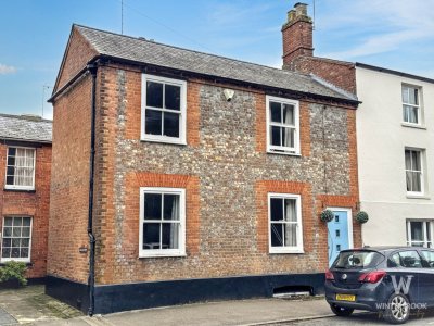 Property on Castle Street, OX10 8DL