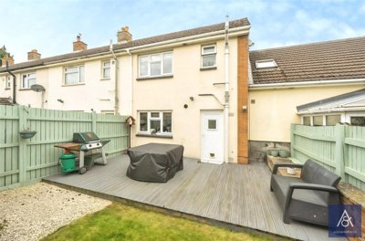 Property on Bowman Close, OX17 2QG