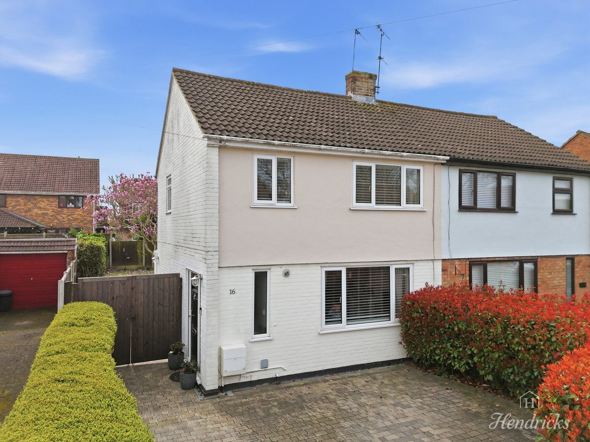 16 Dorothy Gardens, Benfleet SS7 3AE
