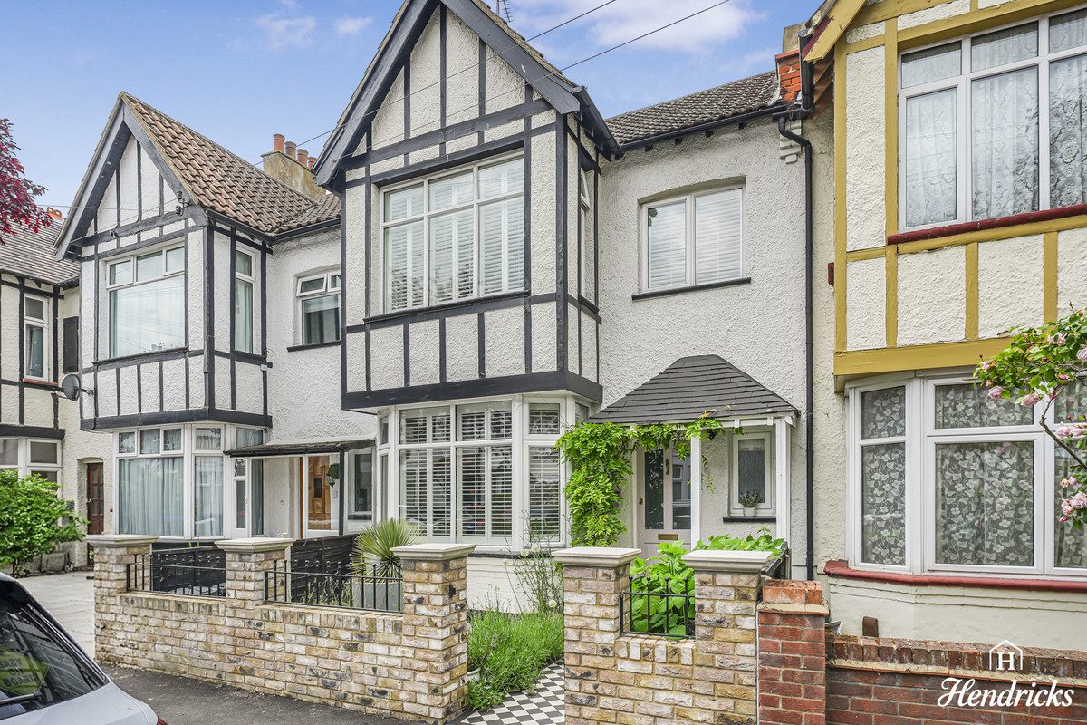 27 Westminster Drive, Westcliff-on-sea SS0 9SJ