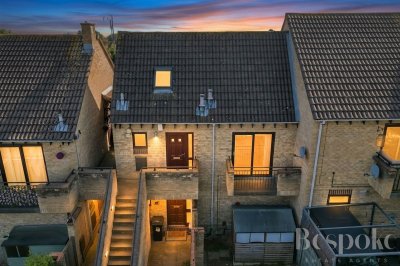 Property on Maiden Place, RG6 3HA