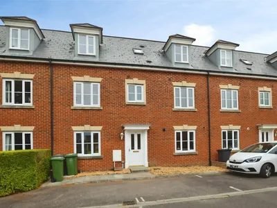 Property on EX2 4AF