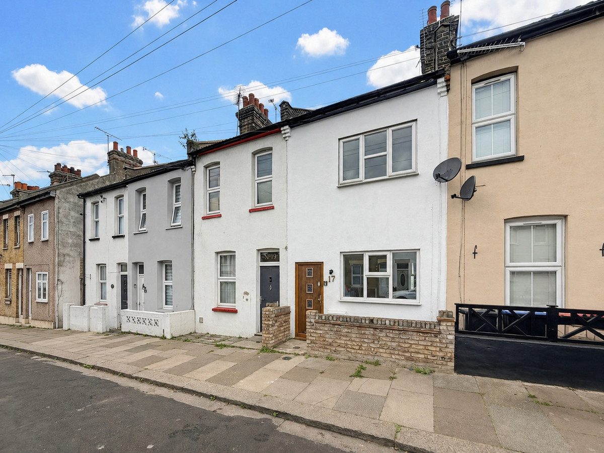 17 Oakleigh Avenue, Southend-on-sea SS1 2QR