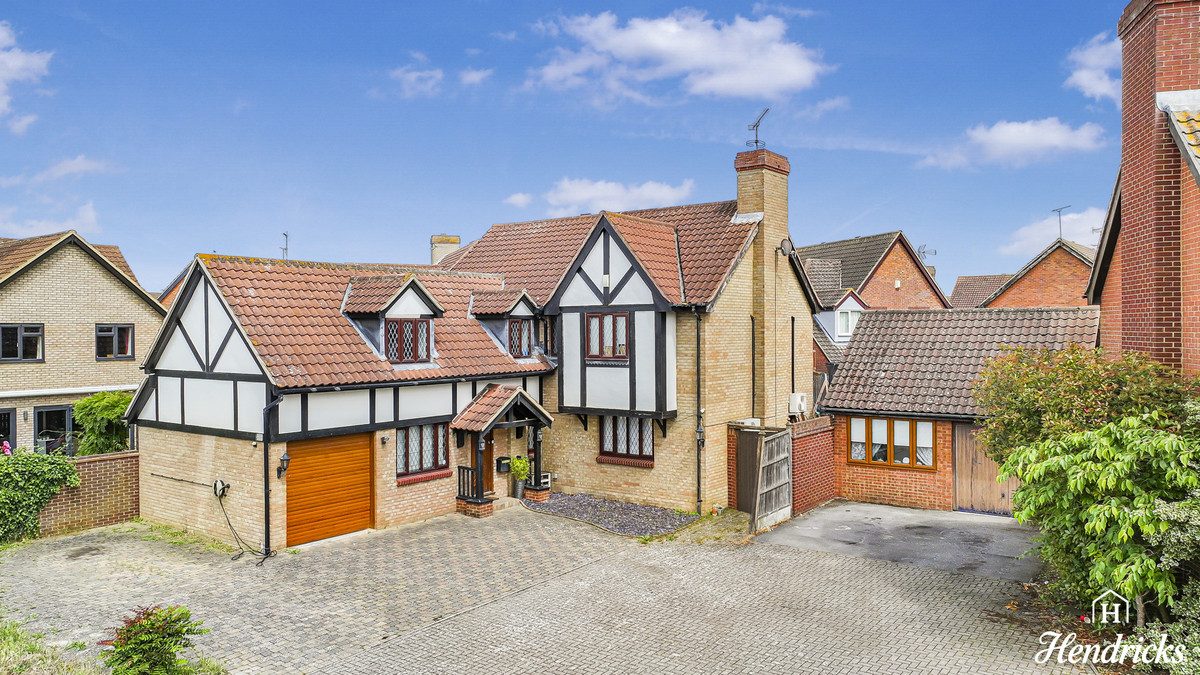 27 Downhall Park Way, Rayleigh SS6 9RP