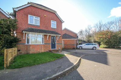 Property on Hunt Close, CT18 7FJ