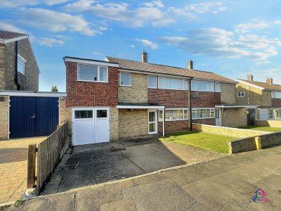 Property on Lime Grove, NG31 9JD