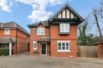 Property on Swallow Fields, SL0 0DQ