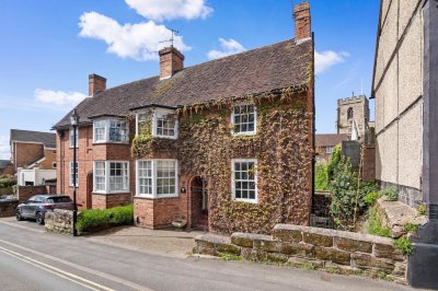 Property on Castle Lane, CV34 4DA