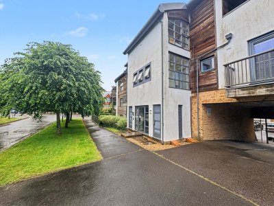 Property on PL1 5AW