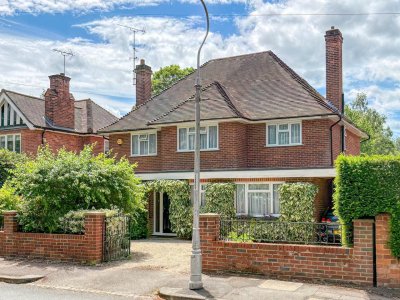 Property on RG4 7AY