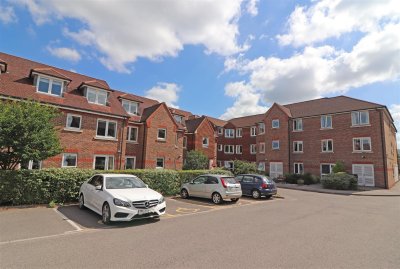 Property on London Road, RH1 2JN