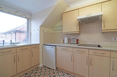 Property on London Road, RH1 2JN