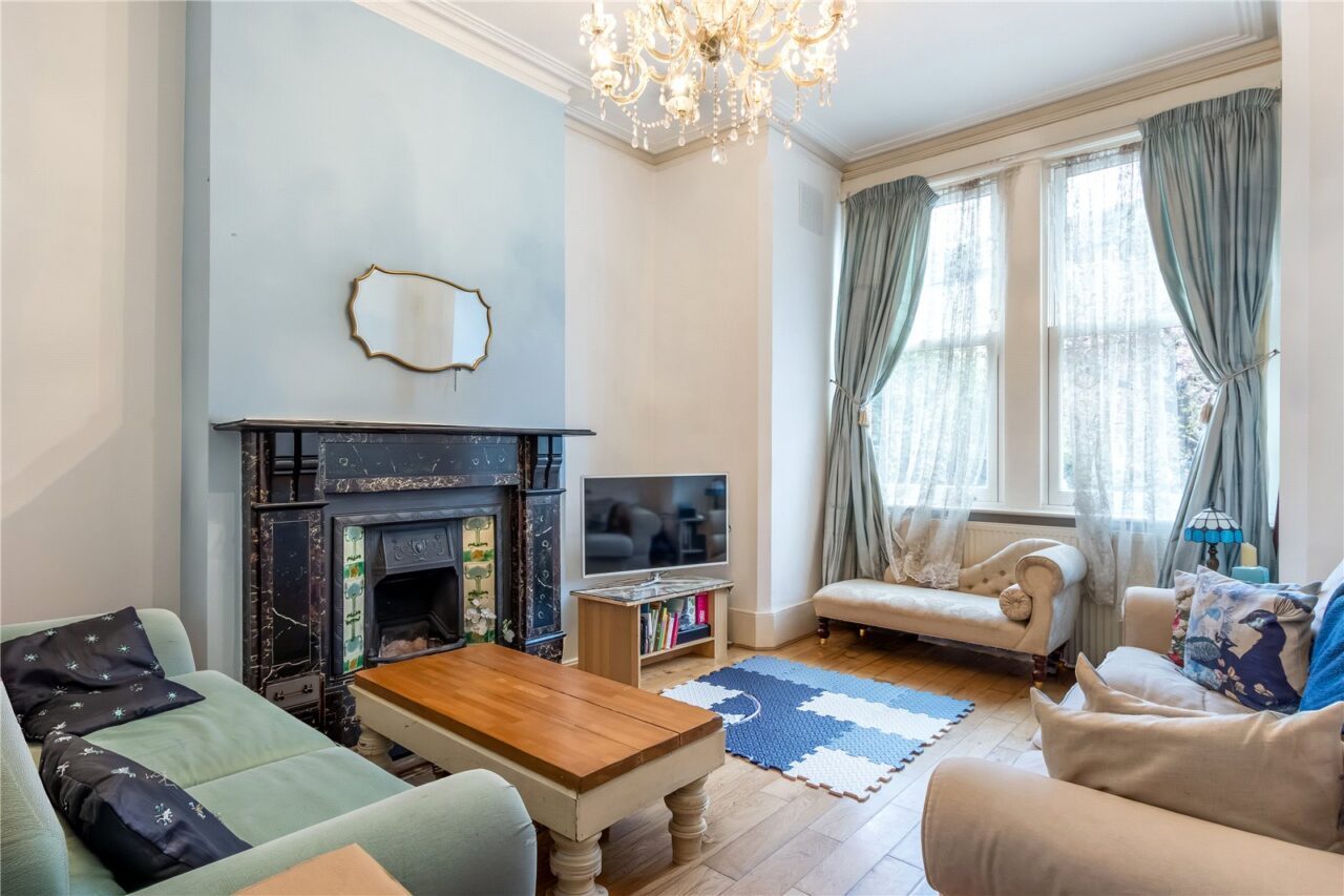 Palace Gates Road, N22