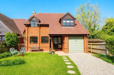 Property on RG27 9PT
