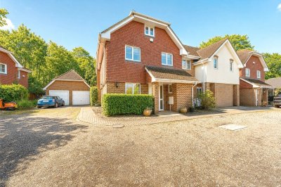 Property on Old School Road, RG27 9QQ