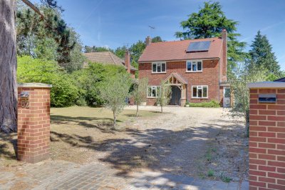 Property on RG4 7DU