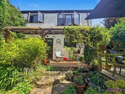 Property on PL5 2AL