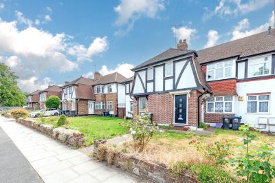 Property on SM4 4PL