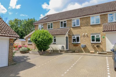 Property on Shottermill, RH12 5HJ
