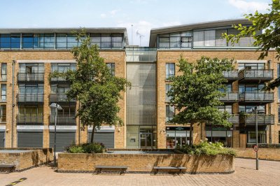 Property on TW8 0AT
