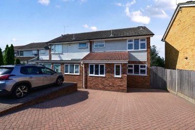 Property on GU46 6LZ