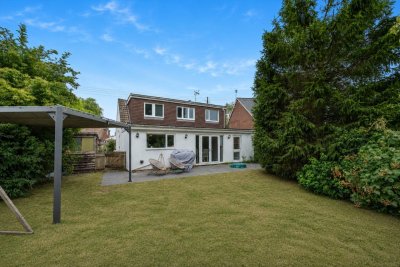 Property on CT3 1UJ