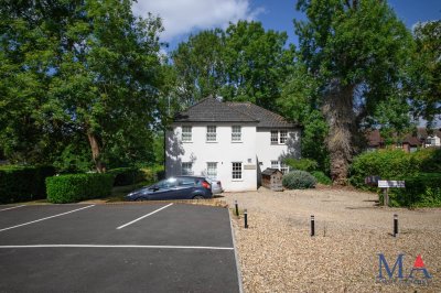 Property on WD6 3GA
