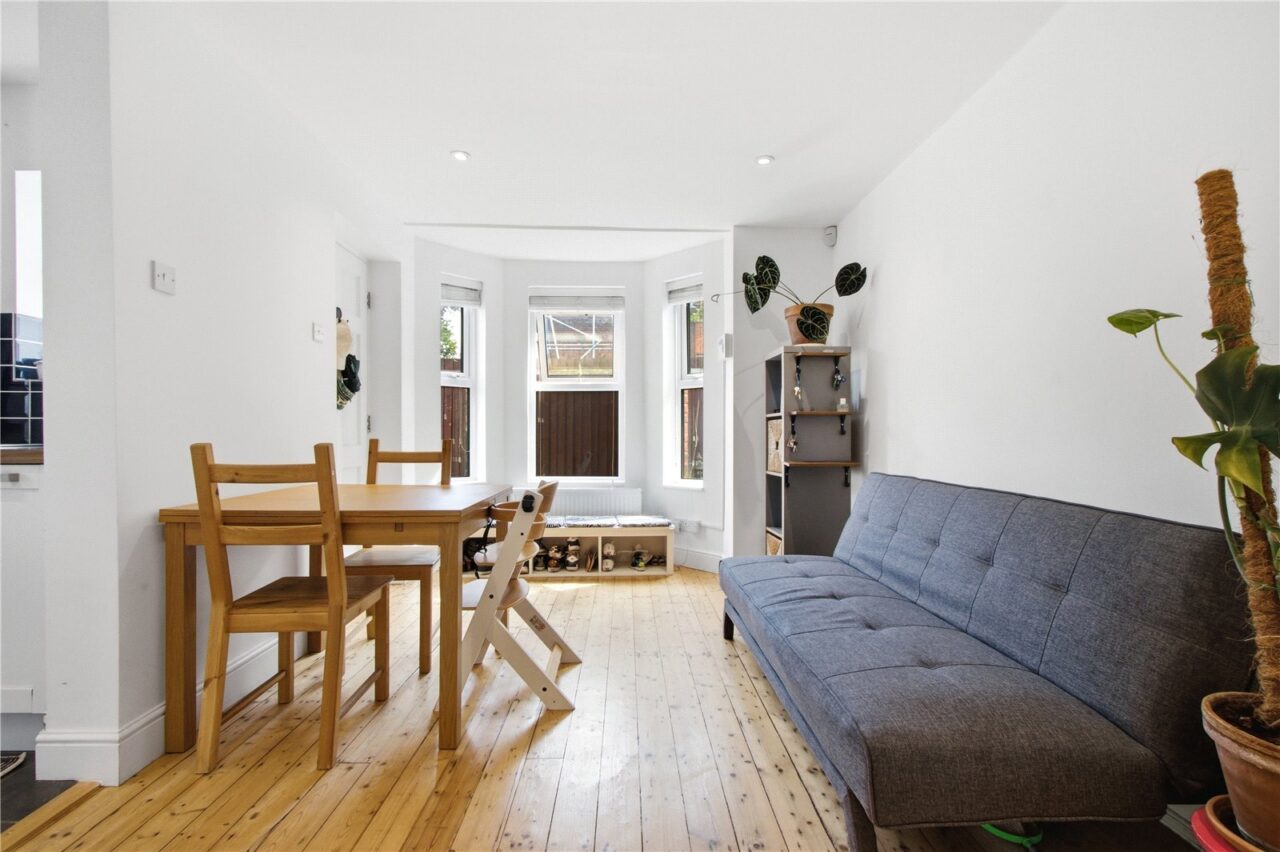 Gladstone Avenue, N22