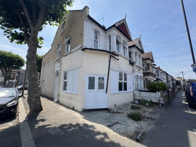 Property on E6 1BU