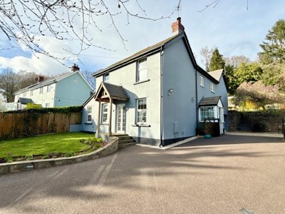 Property on NP15 1QE