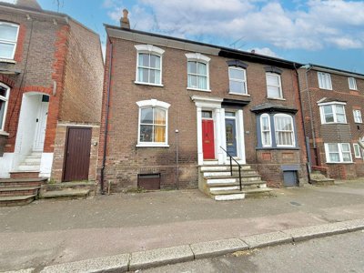 Property on High Street North, LU6 1JW